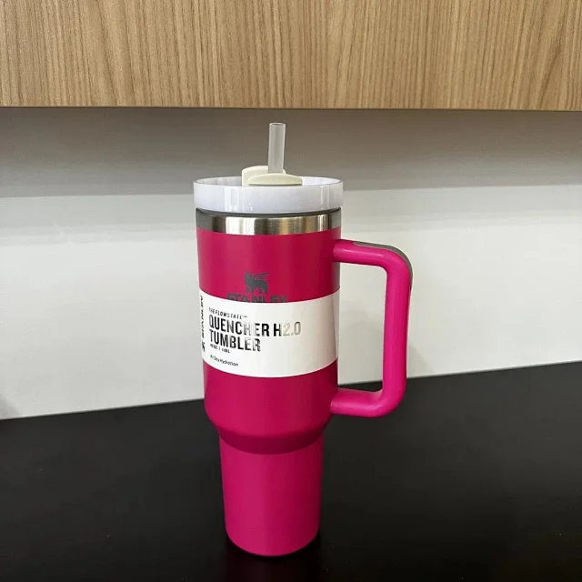 Stanley Uncategorized Quencher H2.0 Tumbler with Handle and Straw product detail image 3