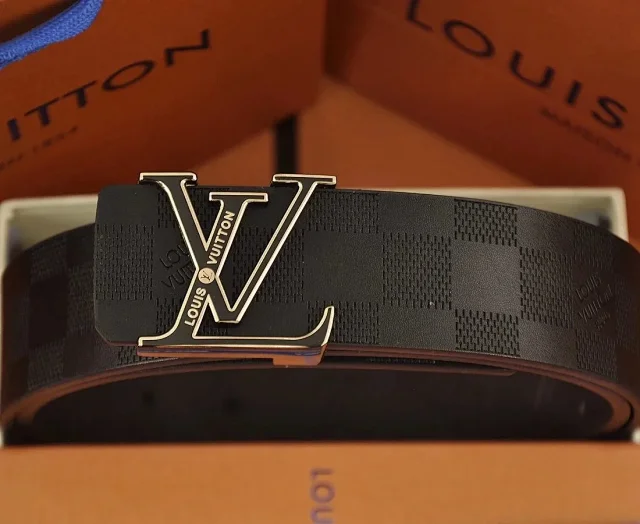 Louis Vuitton Belts Reversible checkered belt with LV buckle product detail image 1