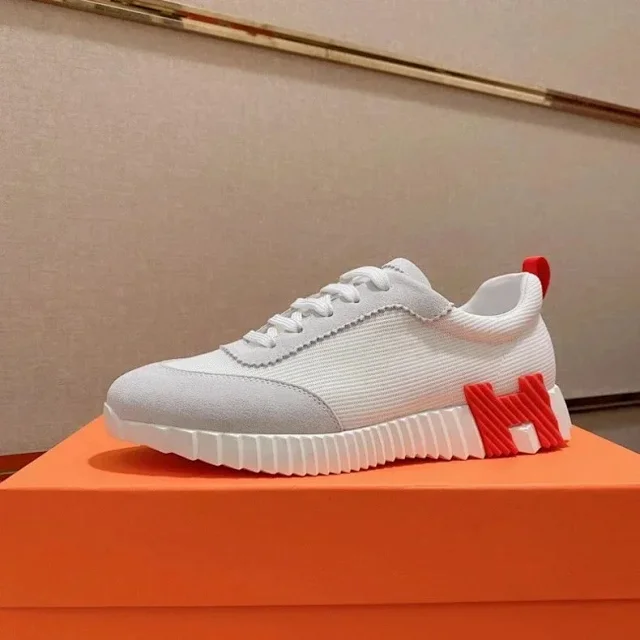Unbranded Sneakers Low-top lace-up with ribbed sole and heel accent product detail image 1