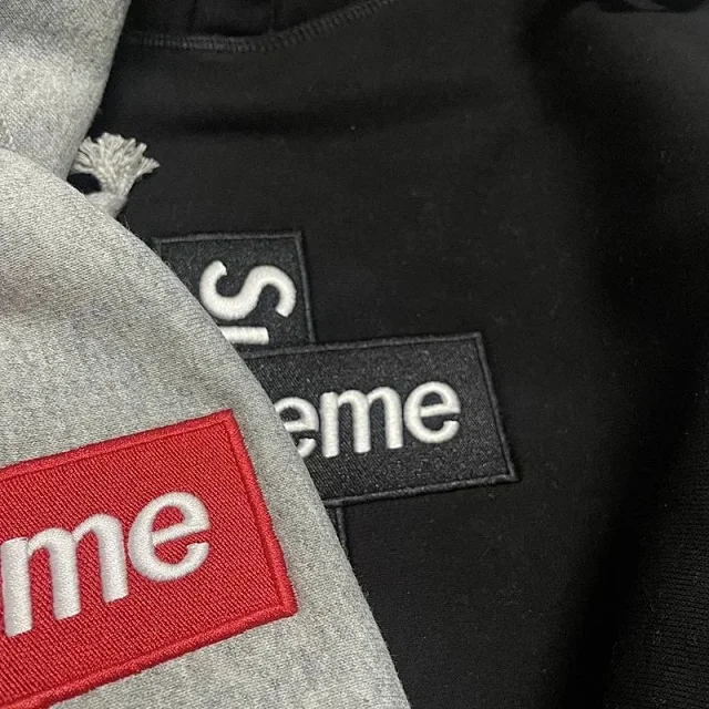 Supreme Hoodies & Sweatshirts Logo Crewneck Sweatshirt product detail image 4