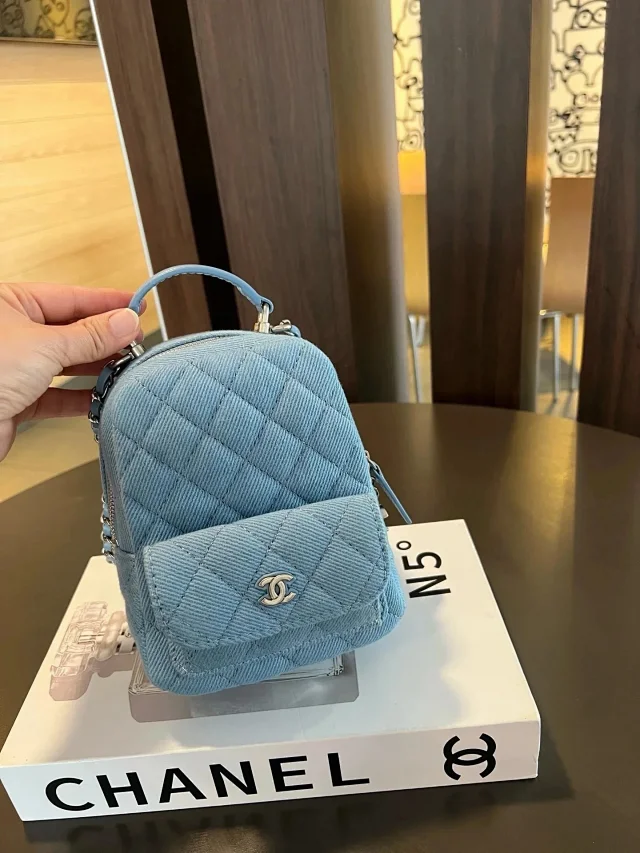 Chanel Crossbody Bags 25P Kelly Quilted Top-Handle Chain Bag product detail image 2