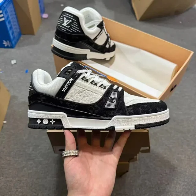 Louis Vuitton Sneakers LV Trainer product detail image 1