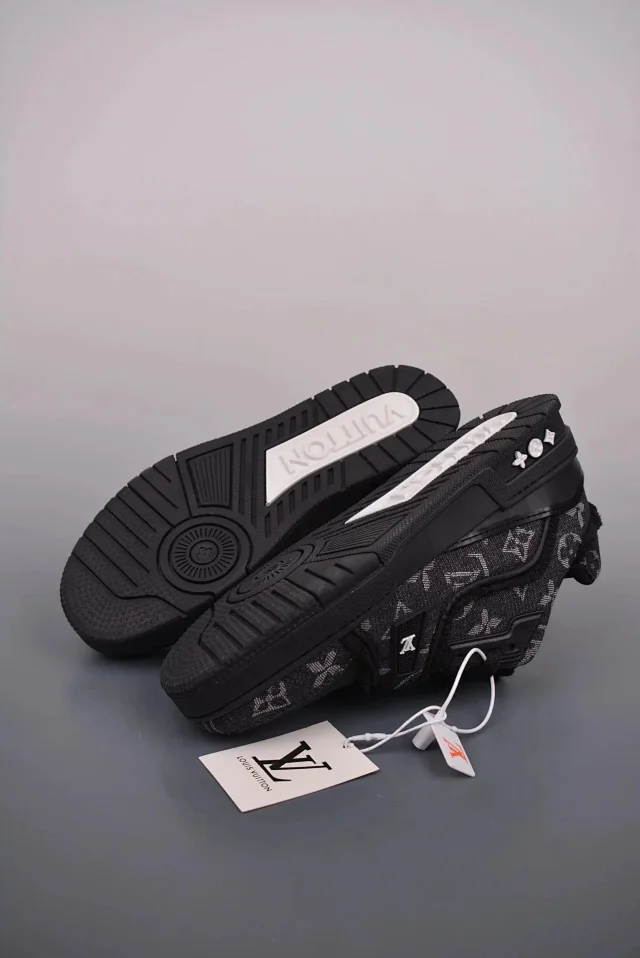 Louis Vuitton Sneakers Low-Top Monogram Lace-Up product detail image 8
