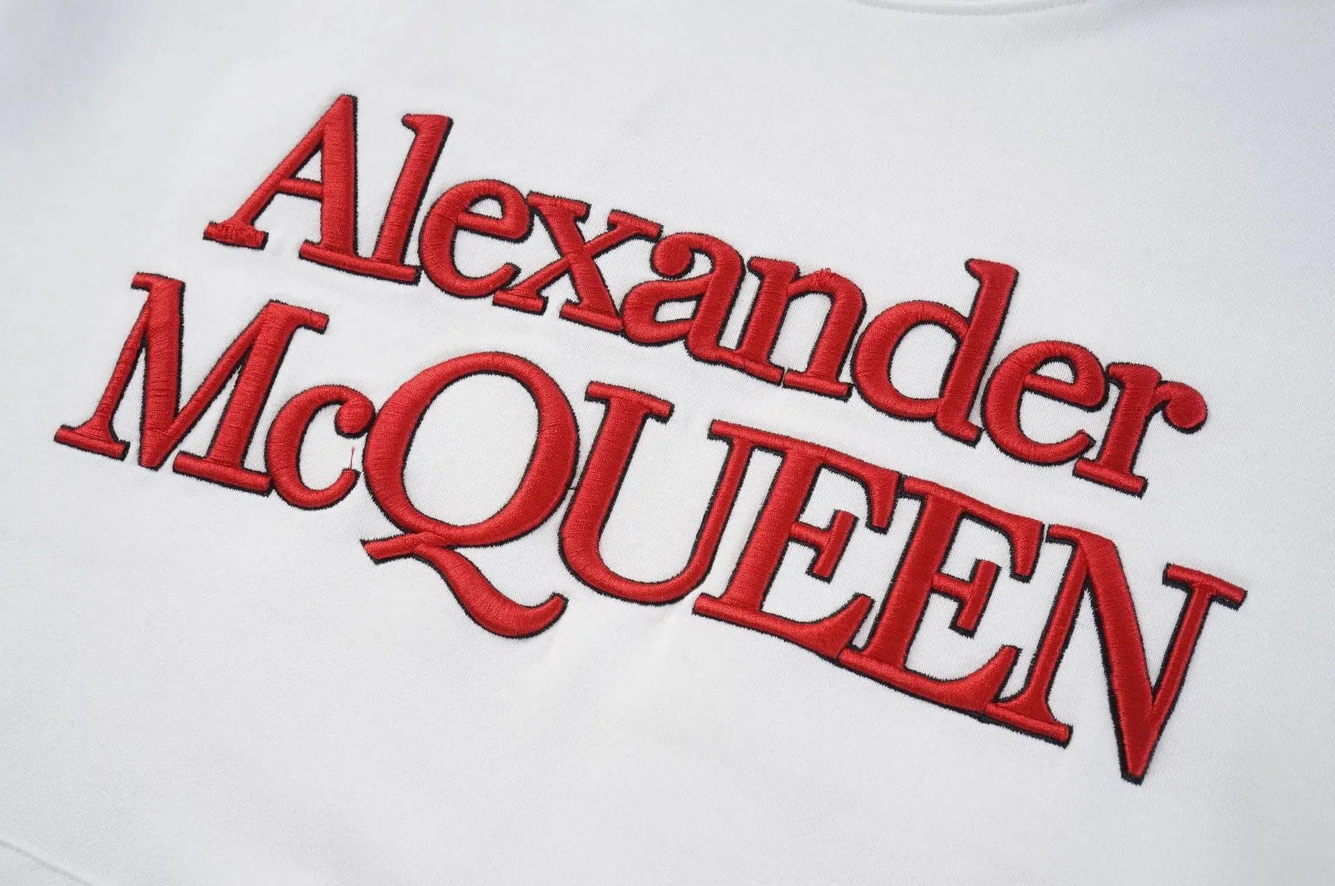 Alexander McQueen Logo Print T-Shirt in White and Black - 22