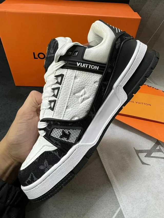 Louis Vuitton Sneakers Low-top monogram product detail image 9
