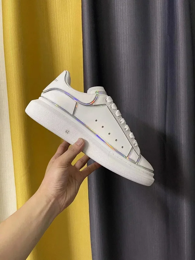 Alexander McQueen Sneakers Oversized low-top with contrast heel tabs product detail image 3