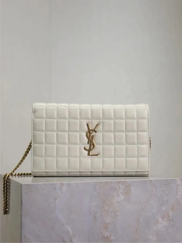 Saint Laurent Crossbody Bags Logo Plaque Bag product detail image 6