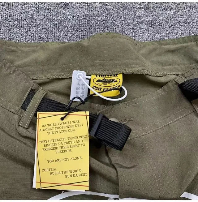 Corteiz Shorts Cargo with Webbing Belt and Oval Graphic Print product detail image 2