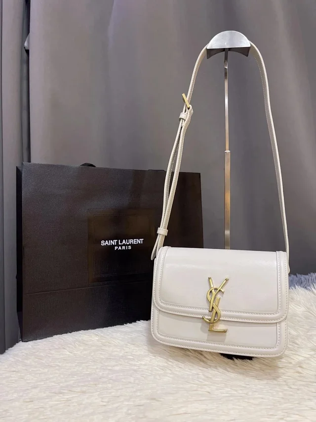 Saint Laurent Crossbody Bags Logo Plaque Bag product detail image 2