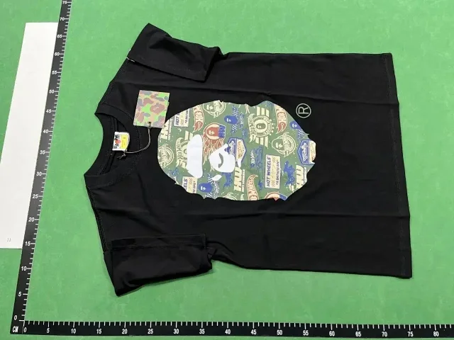 A BATHING APE T-Shirts Short-Sleeve Head Graphic product detail image 2