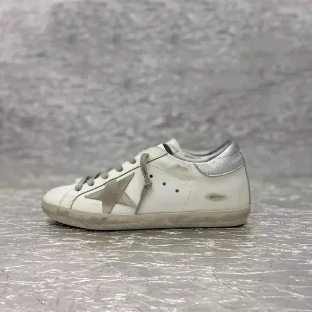 Golden Goose Sneakers Superstar low-top with star appliqué product detail image 8