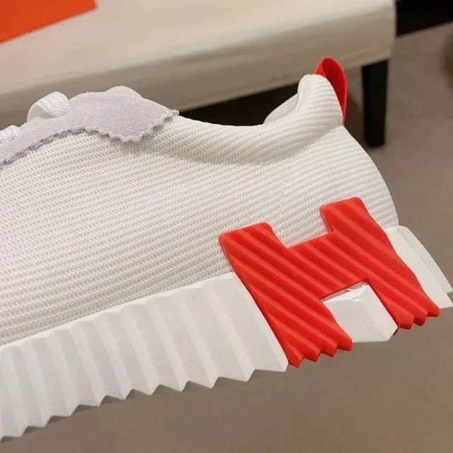 Unbranded Sneakers Low-top lace-up with ribbed sole and heel accent product detail image 4