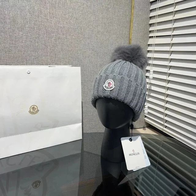 Moncler Hats Ribbed Knit Pom-Pom Beanie product detail image 8