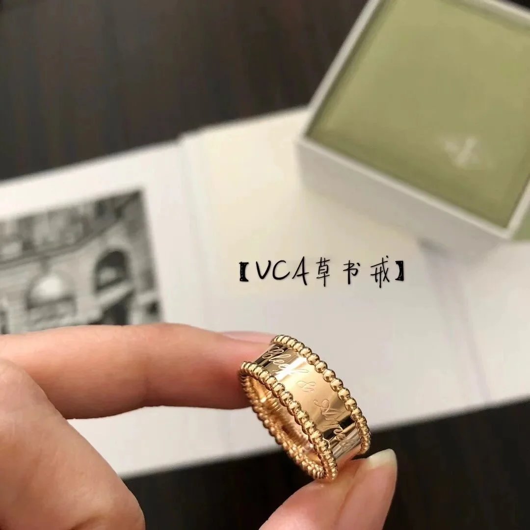 26V*a*n C*l*e* & A*r*p*e*l*