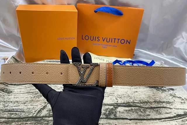 Louis Vuitton Belts LV Buckle Monogram Belt product detail image 4