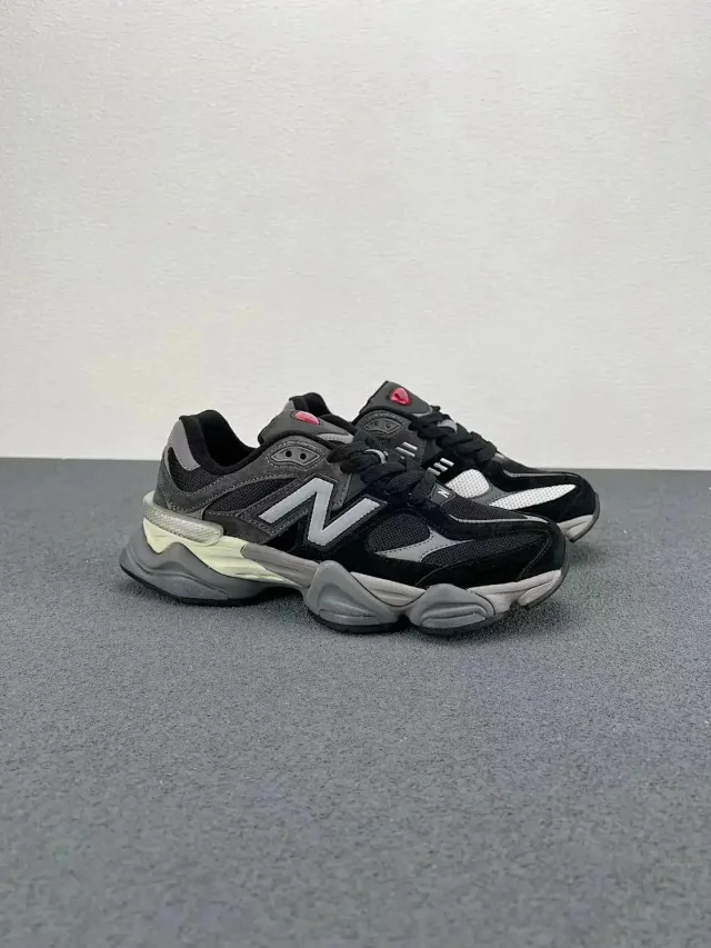 New Balance Sneakers Chunky suede and mesh low-top product detail image 2