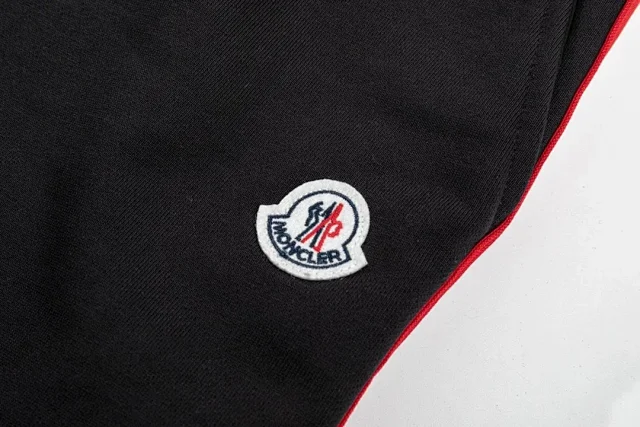 Moncler Shorts Drawstring Logo product detail image 5