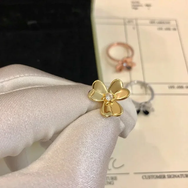 Unbranded Jewelry Assorted Rings, Necklaces and Bracelets product detail image 4