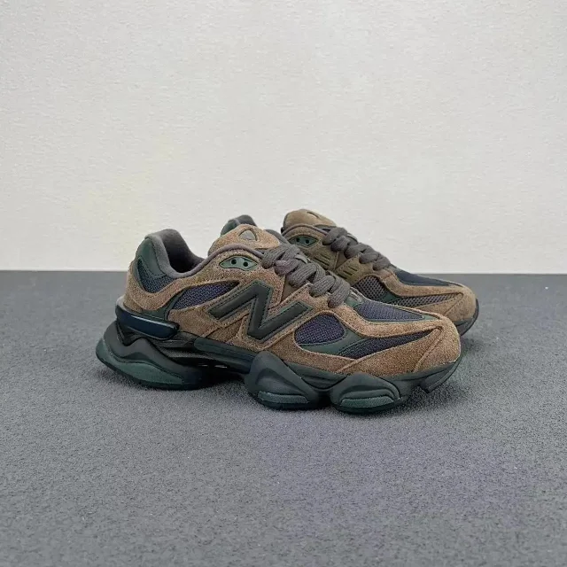 New Balance Sneakers Chunky suede and mesh low-top product detail image 1