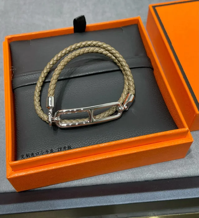 Hermès Jewelry H Pendant Necklace product detail image 7