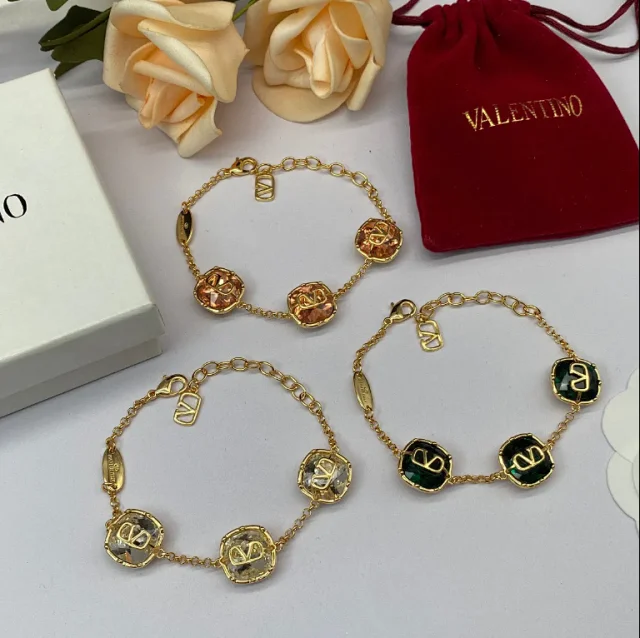 Valentino Jewelry VLogo medallion chain bracelet product detail image 2