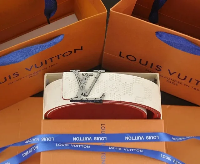 Louis Vuitton Belts Reversible checkered belt with LV buckle product detail image 3