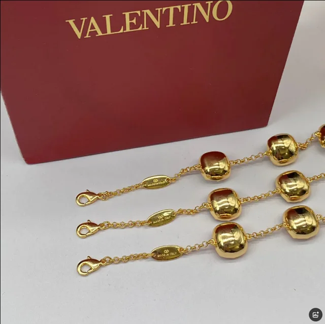 Valentino Jewelry VLogo medallion chain bracelet product detail image 3