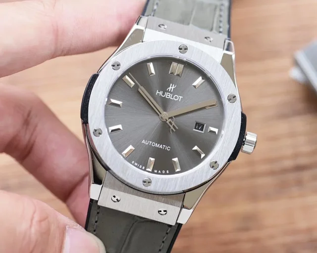 Hublot Watches Automatic date watch with crystal-set bezel and crocodile-pattern leather strap product detail image 8