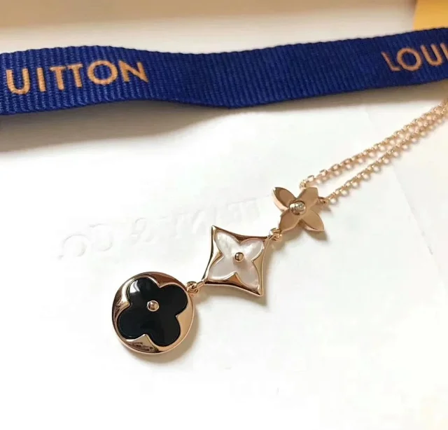Louis Vuitton Jewelry Assorted Pendant Necklaces product detail image 9