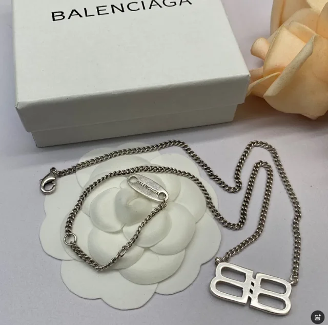 Balenciaga Jewelry BB Logo Pendant Necklace product detail image 6