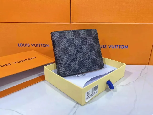Louis Vuitton Wallets & Card Holders Monogram bifold wallet product detail image 9