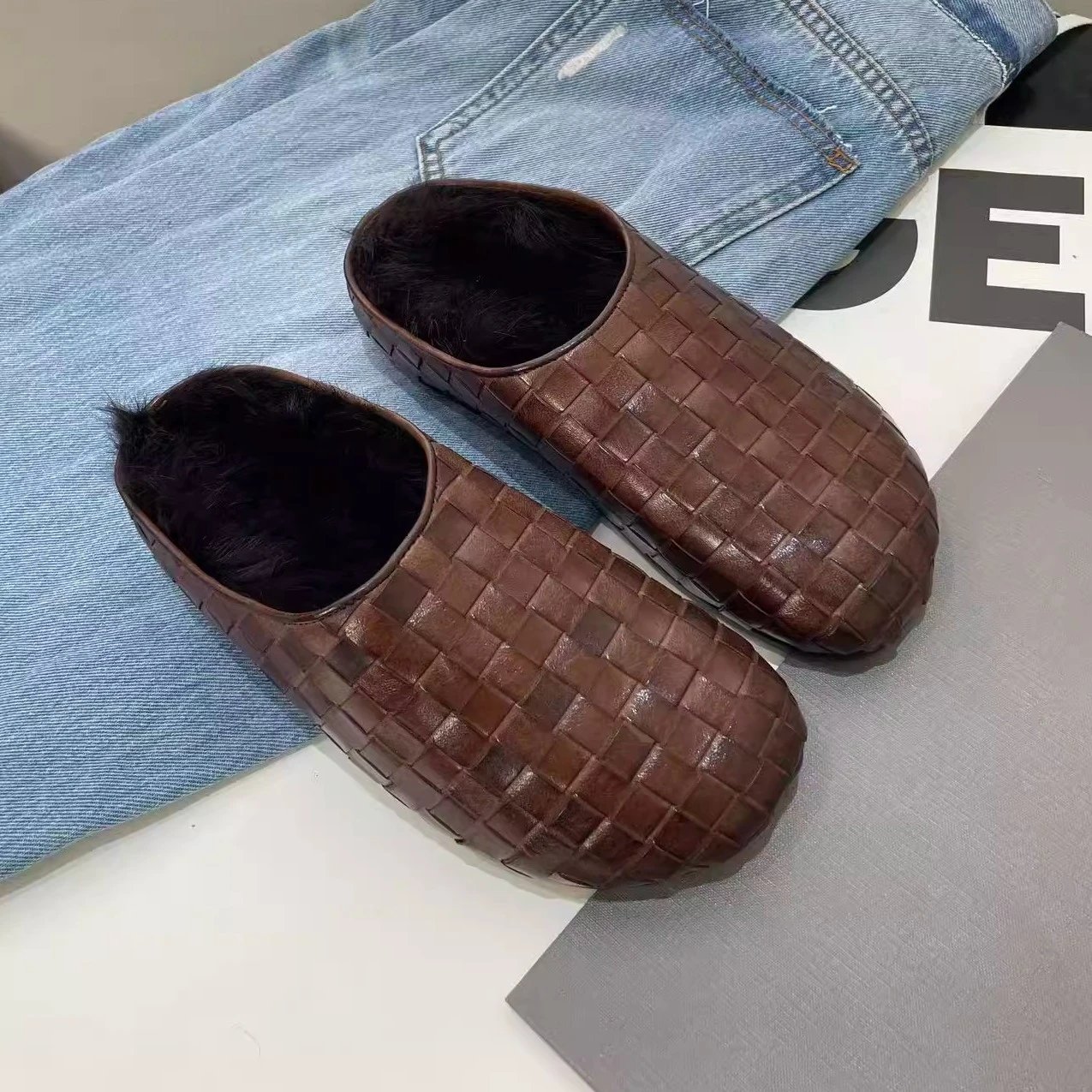 Station Arrival Leather Retro Woven · 2