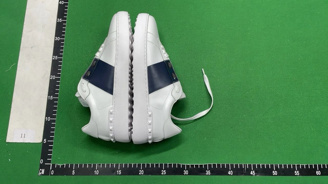 高质量铆钉休闲鞋 5