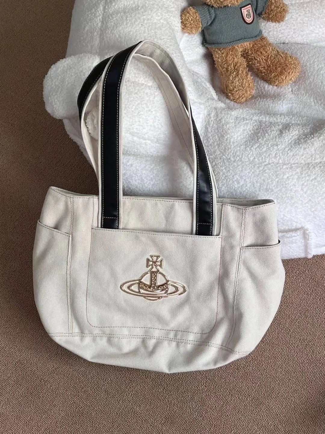 The Queen Mother's Second-Hand Bag 3