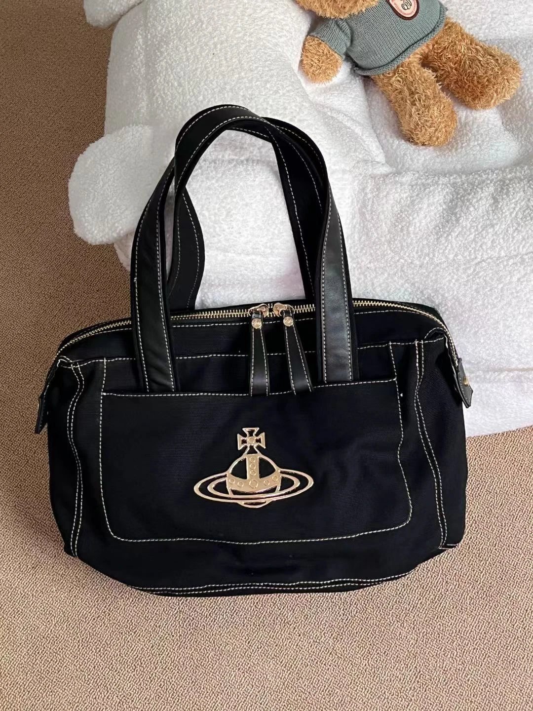 The Queen Mother's Second-Hand Bag 4