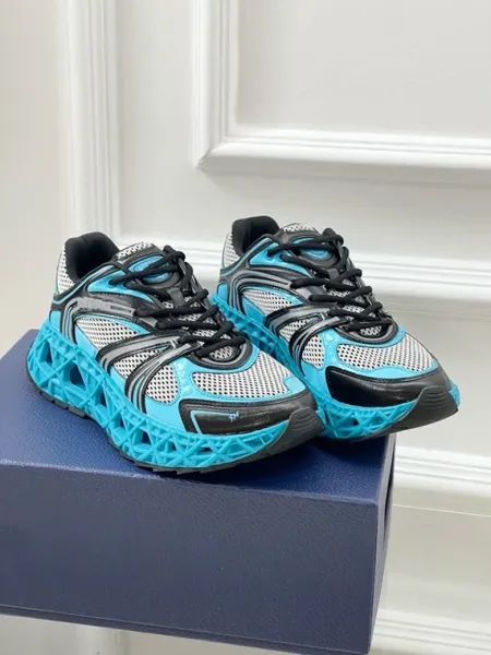 Design Chunky Mesh Sneakers in Cyan and Black - 1
