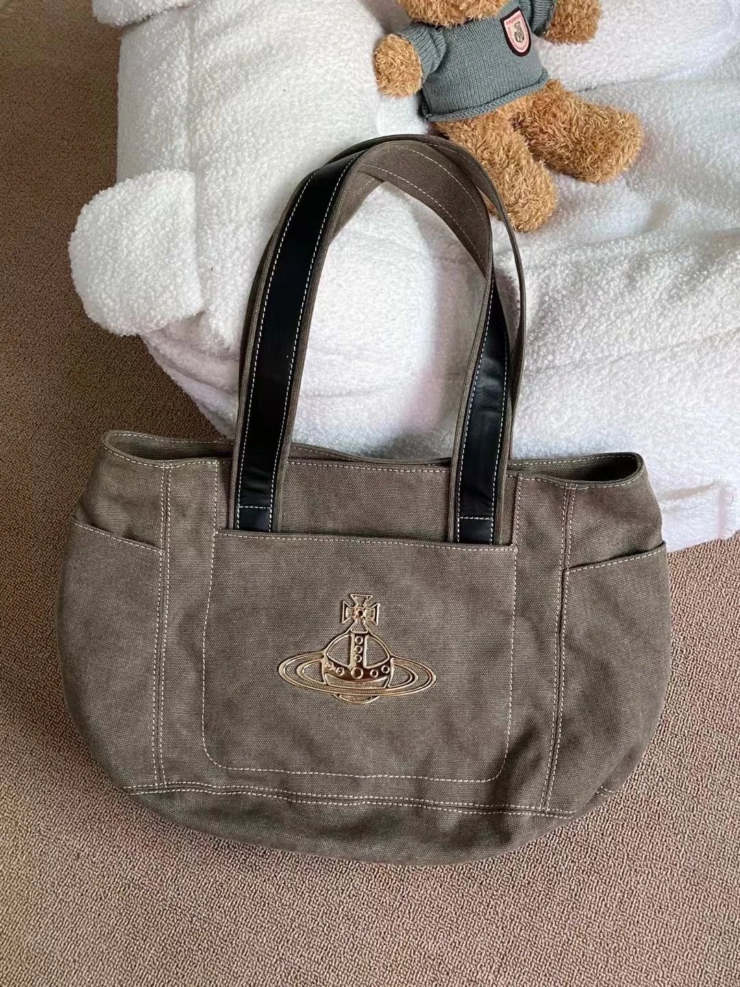 The Queen Mother's Second-Hand Bag 5