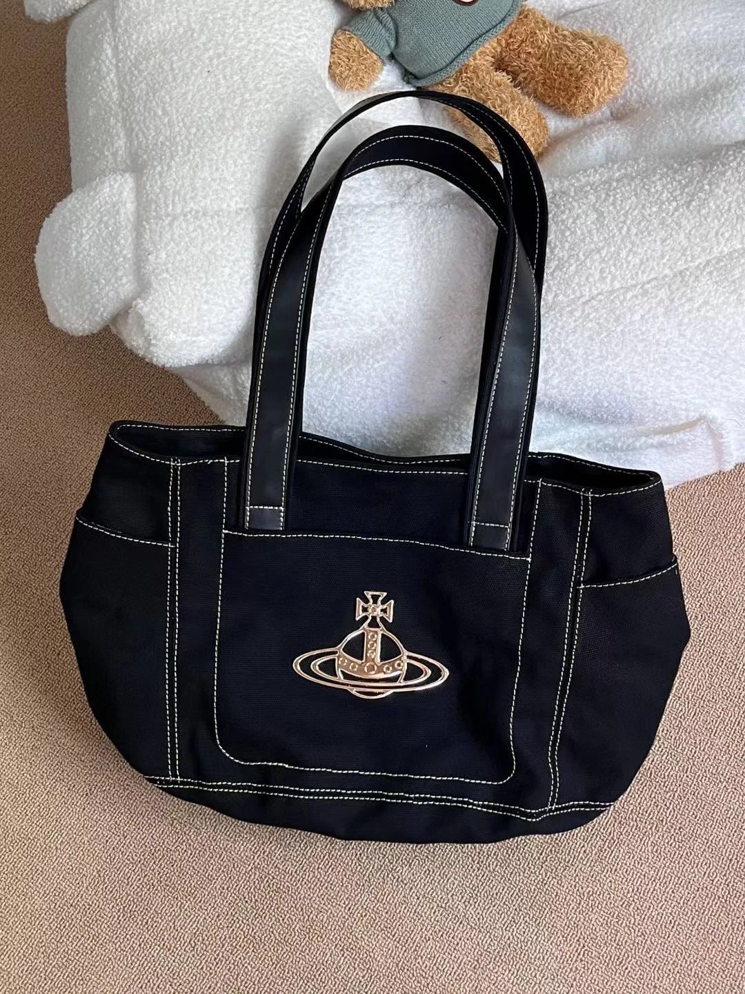 The Queen Mother's Second-Hand Bag 7