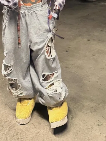 Design Distressed Oversized Sweatpants Gray - 3