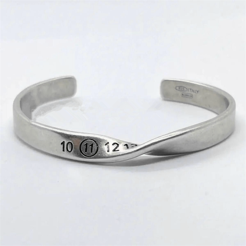 Froid Tiedeur Design Twisted Number · 2