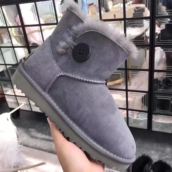 UGG Classic Mini II Chestnut Suede Boots Snow Boots - 9