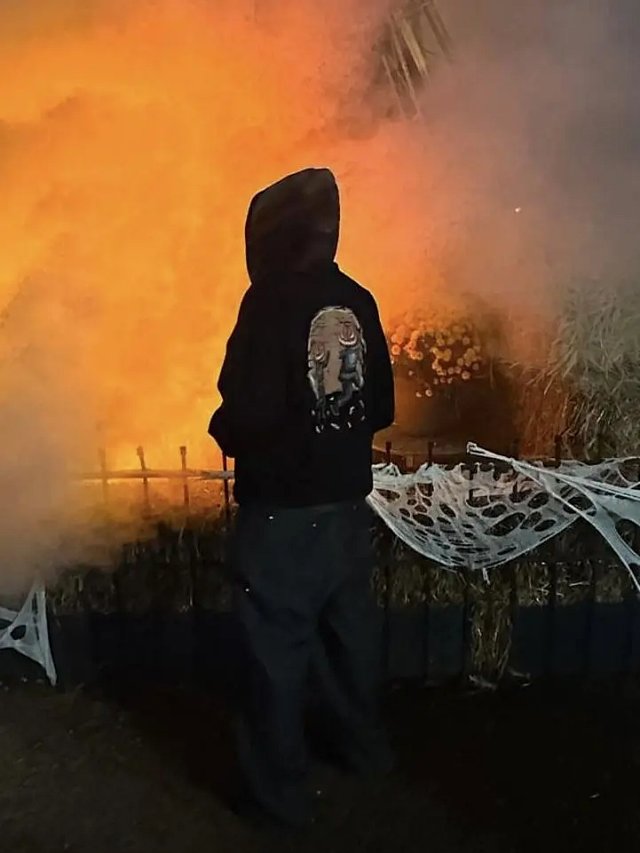 Vetements "Its Hocus Pocus Time" Hoodie: seller detail photo 2