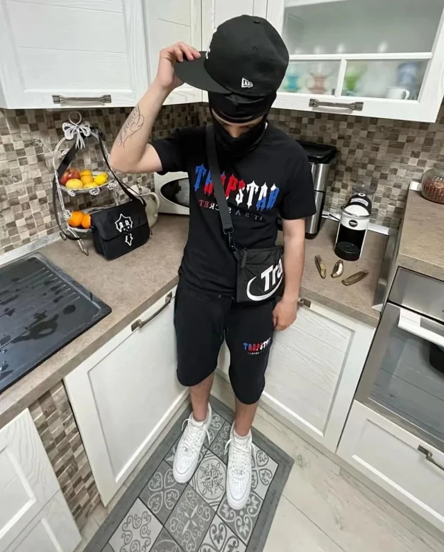 Trapstar T-Shirts Gradient logo raglan short-sleeve T-shirt product detail image 9