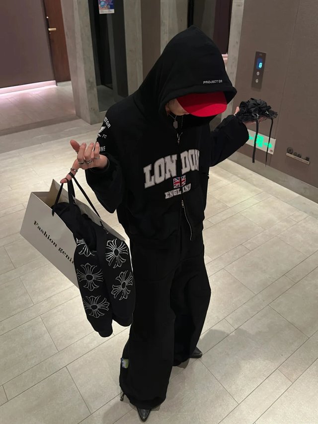 London Hoodie: seller detail photo 1