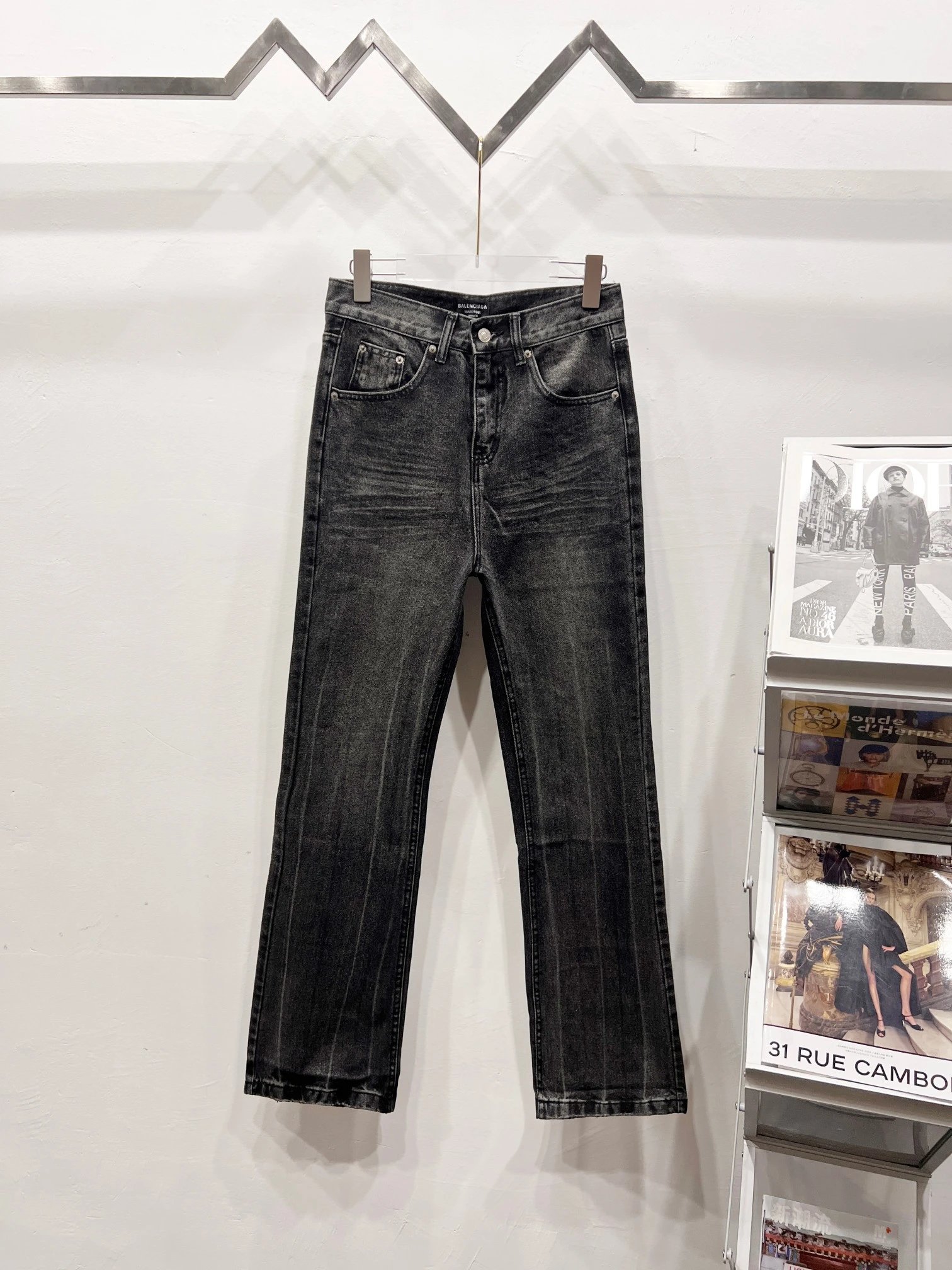 Balenciaga Jeans Straight-Leg Logo — 3209010CPZC