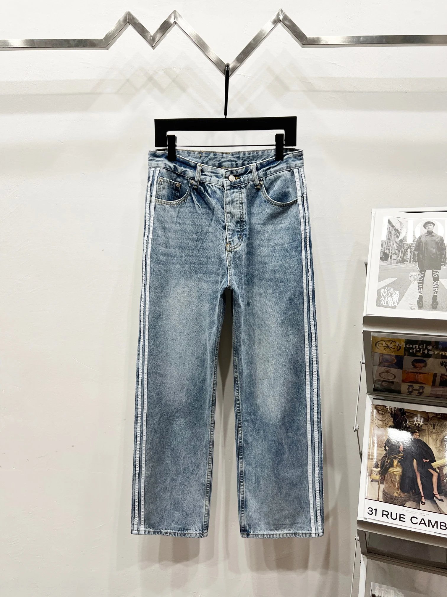 Balenciaga Jeans Straight-Leg Logo — 3209018CPZC