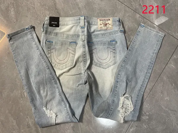 Design True Religion Jennie Curvy Light Wash Distressed Jeans - 1