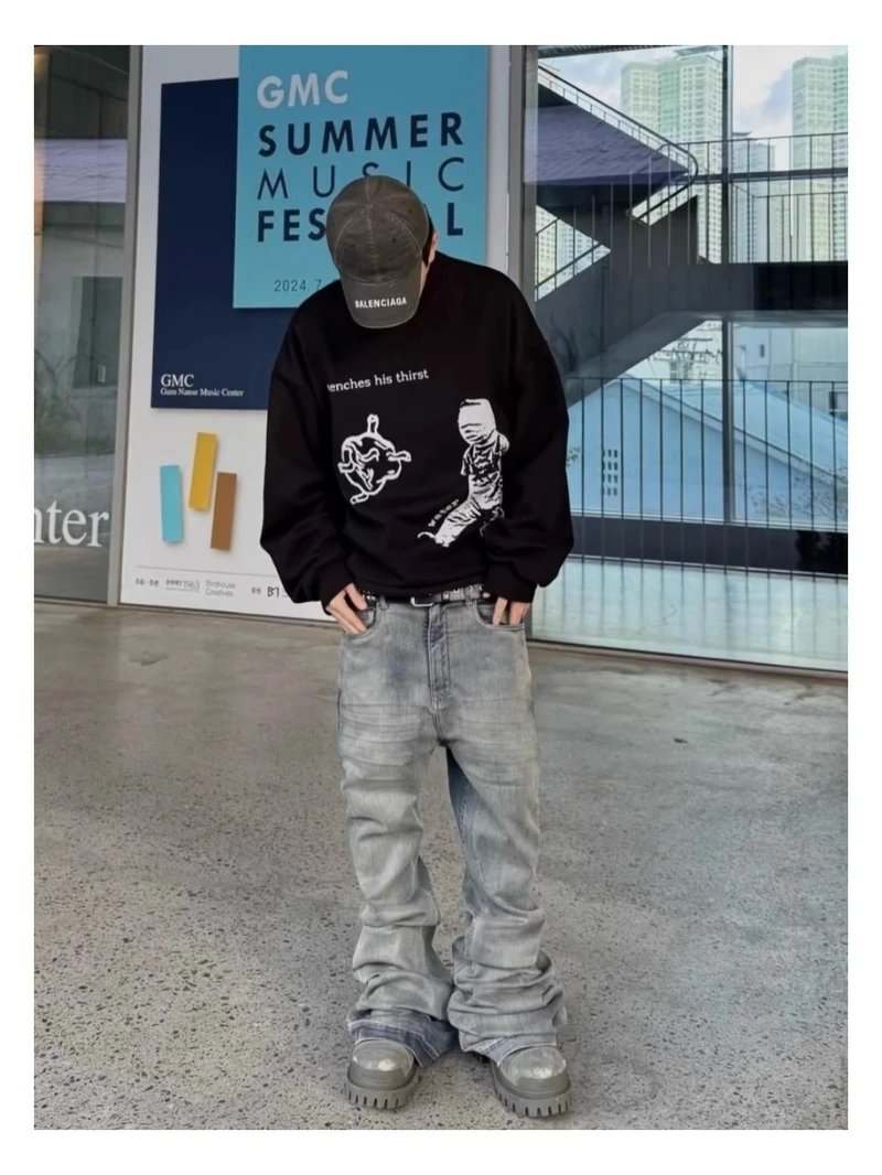 Design Flared High-Rise Distressed Jeans Light Wash - 5