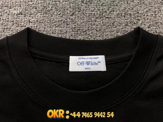 Off-White T-Shirts Short-Sleeve Crew-Neck Arrow Graphic Print product detail image 4