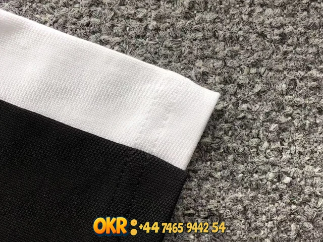 Off-White T-Shirts Short-Sleeve Crew-Neck Arrow Graphic Print product detail image 3